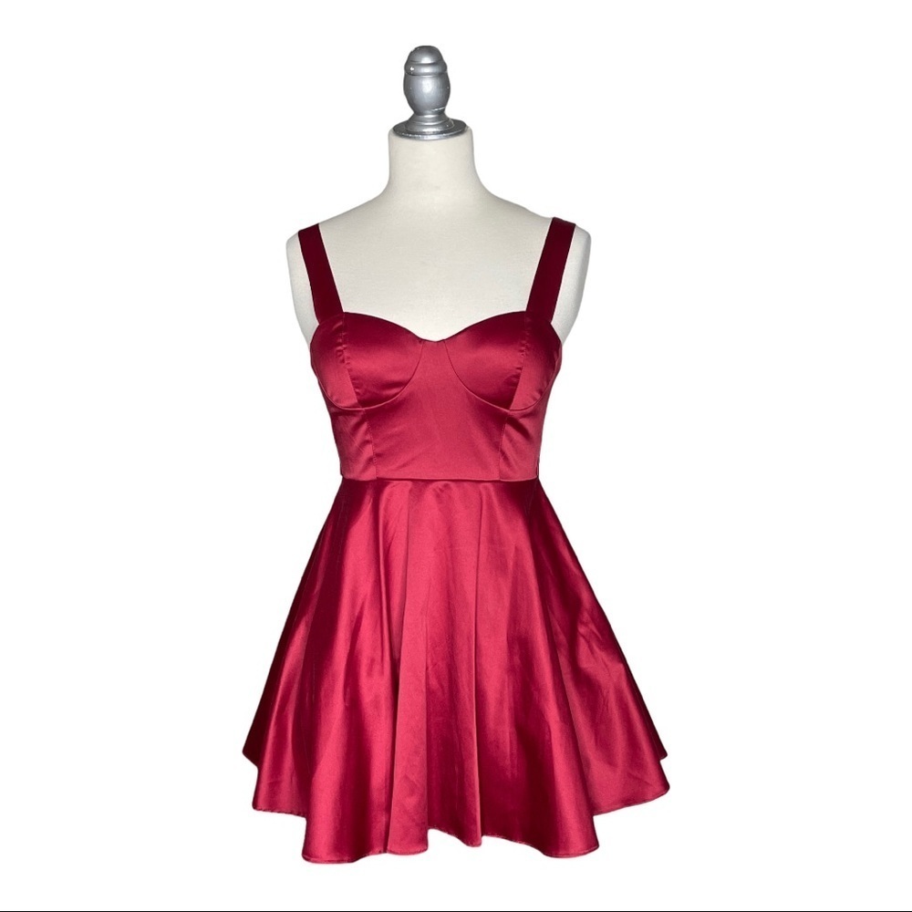 Forever 21 Deep Red Satiny Back Tie Bow Tulle Lined Back Zip Built In Bra Dress